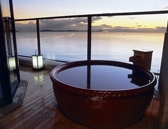 陶器の露天風呂